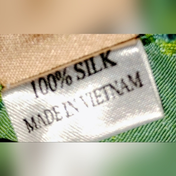 GORGEOUS IRIDESCENT SILK SCARF - Picture 8 of 10